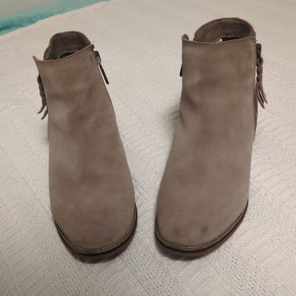 Blondo Tan/Camel Suede Waterproof Booties — Dual Functional Zippers, Cushioned